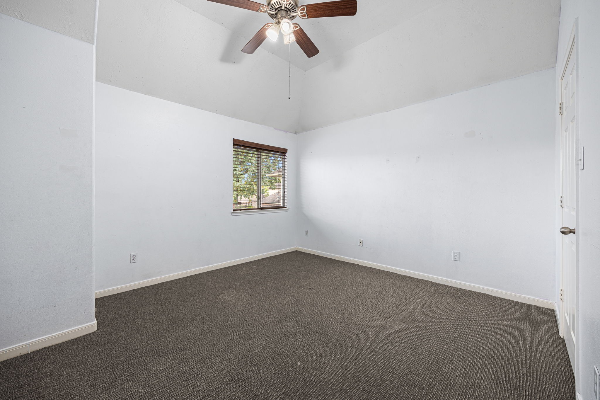 25993 N Royal Emerald Ln Property Photo 16
