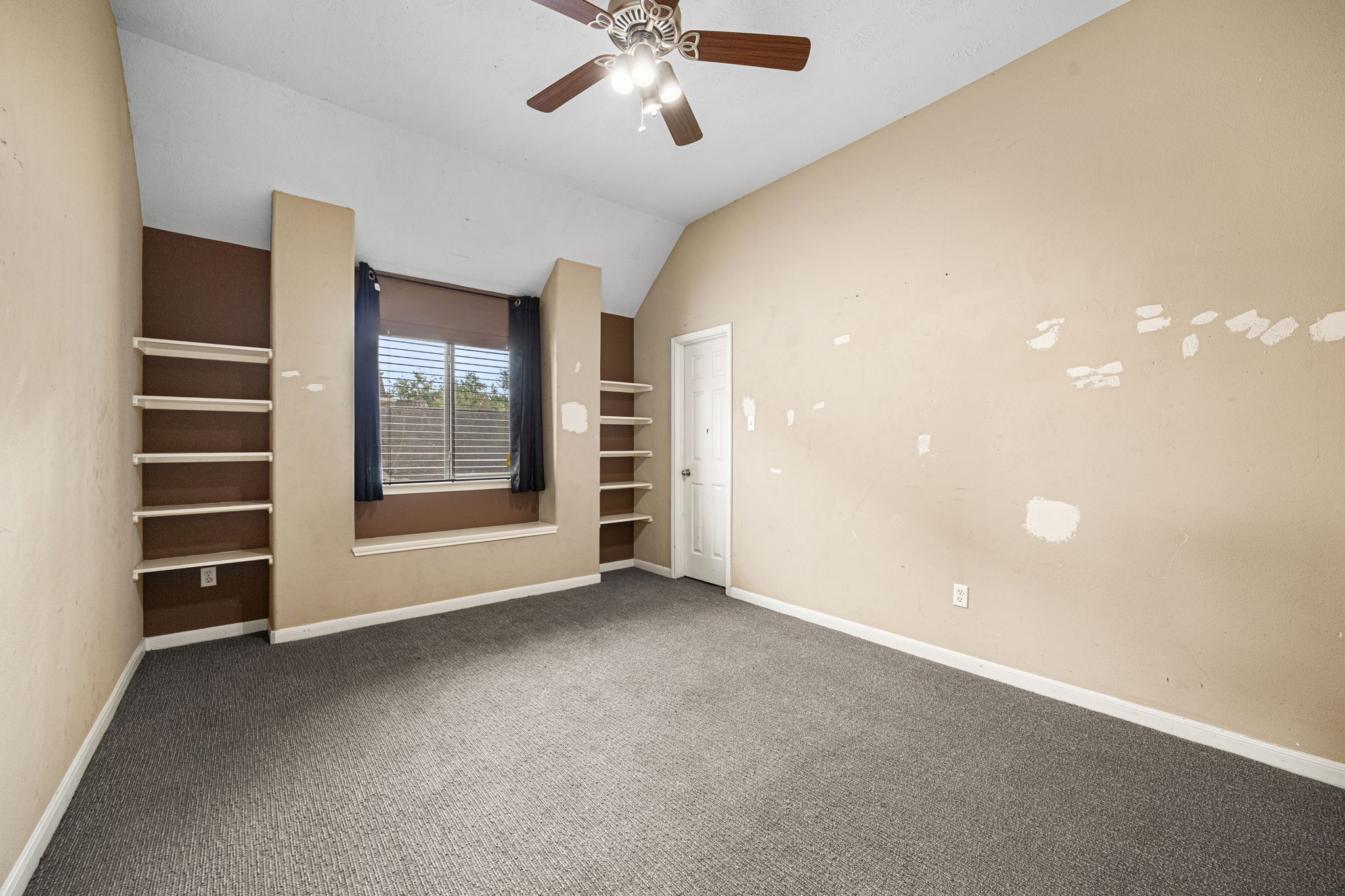 25993 N Royal Emerald Ln Property Photo 21