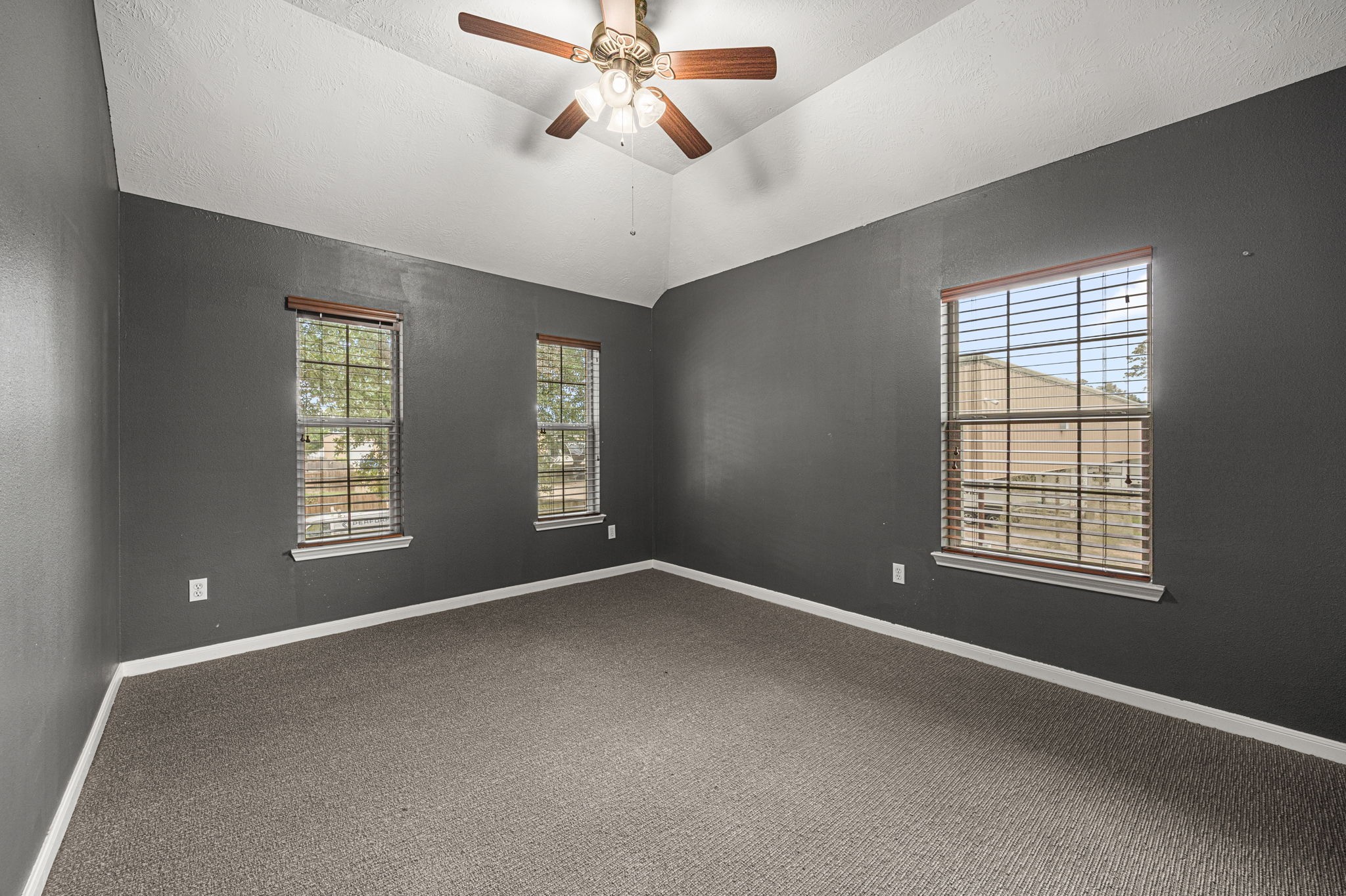 25993 N Royal Emerald Ln Property Photo 35