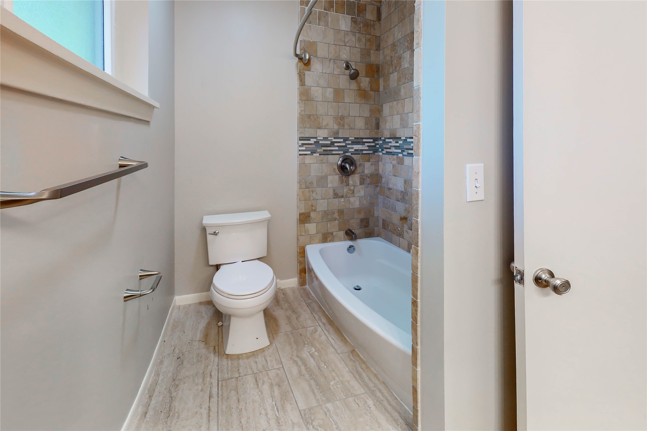 5338 Creekbend Drive Property Photo 2