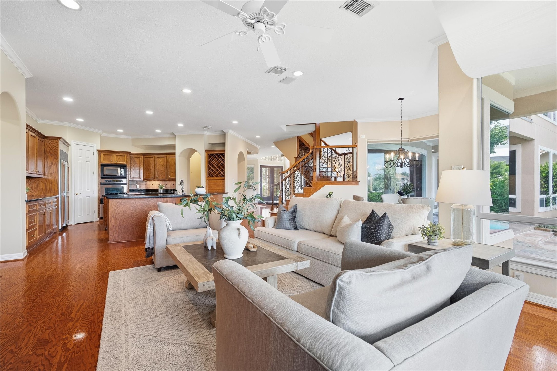 19006 Windsor Lakes Drive Property Photo 14