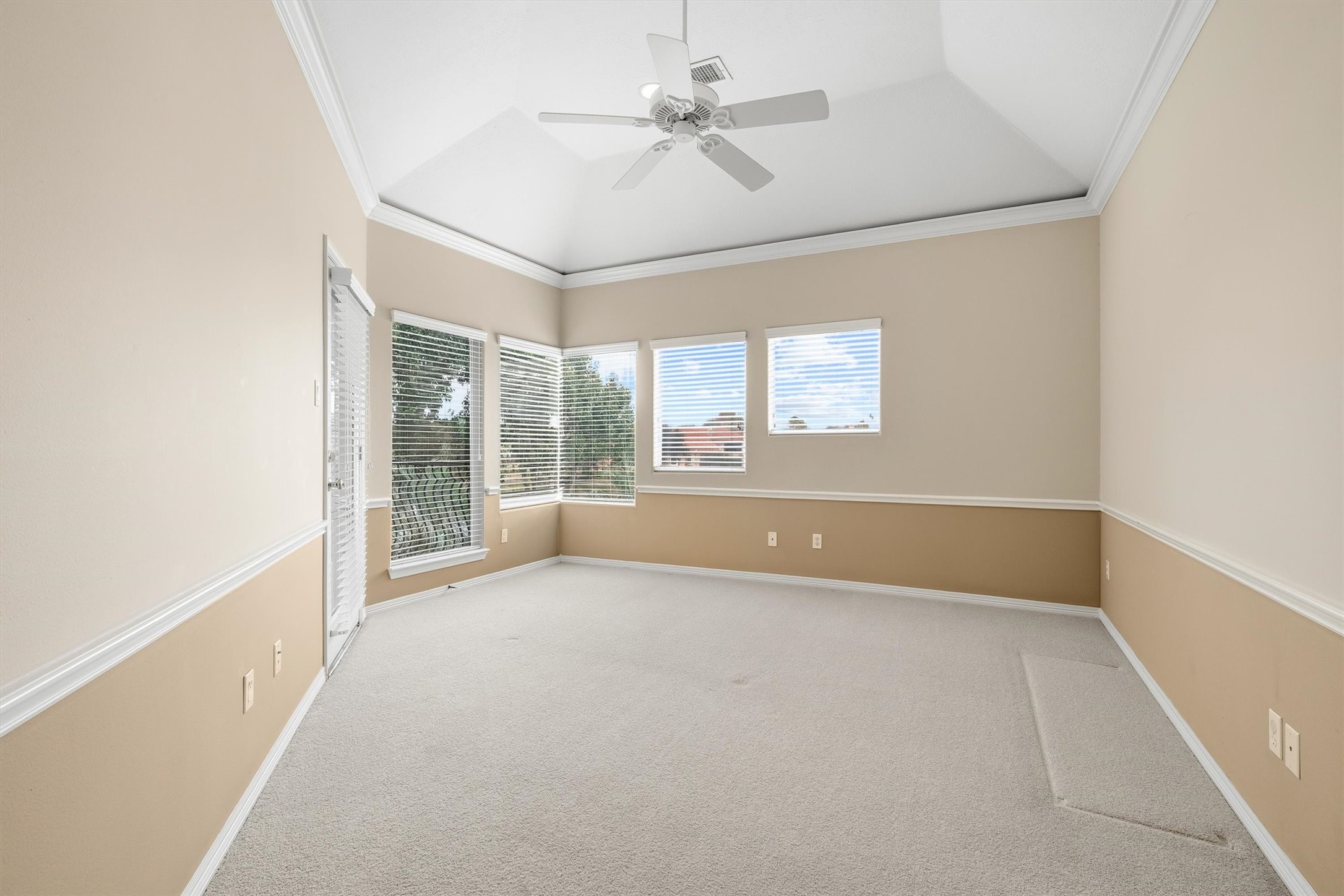 19006 Windsor Lakes Drive Property Photo 44