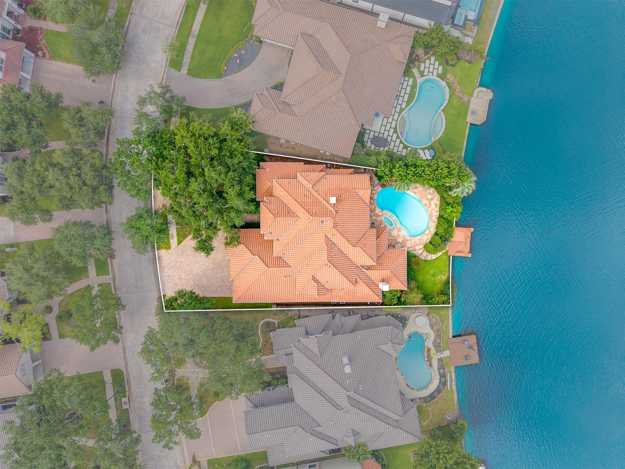19006 Windsor Lakes Drive Property Photo 46