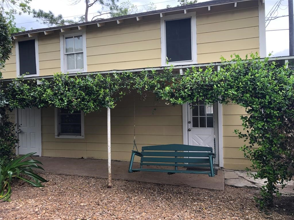 208 1/2 Avenue A Property Photo 2