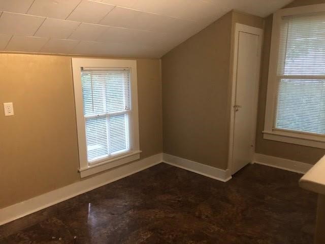 208 1/2 Avenue A Property Photo 15