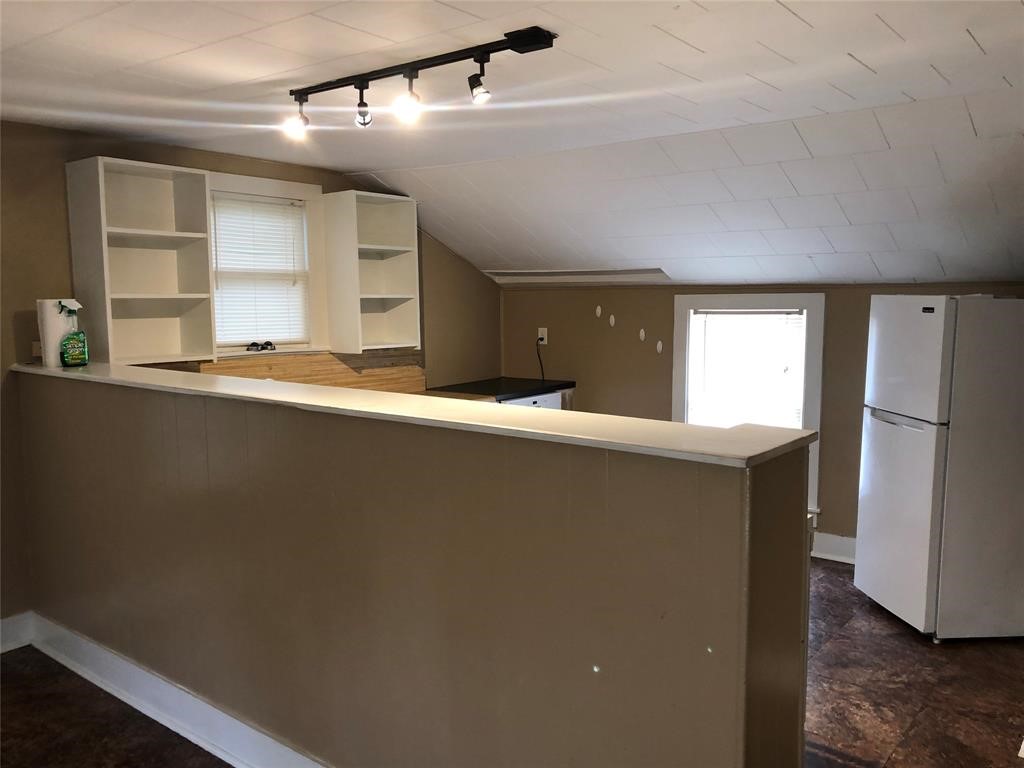 208 1/2 Avenue A Property Photo 17
