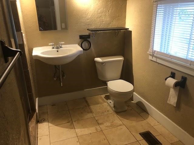 208 1/2 Avenue A Property Photo 22