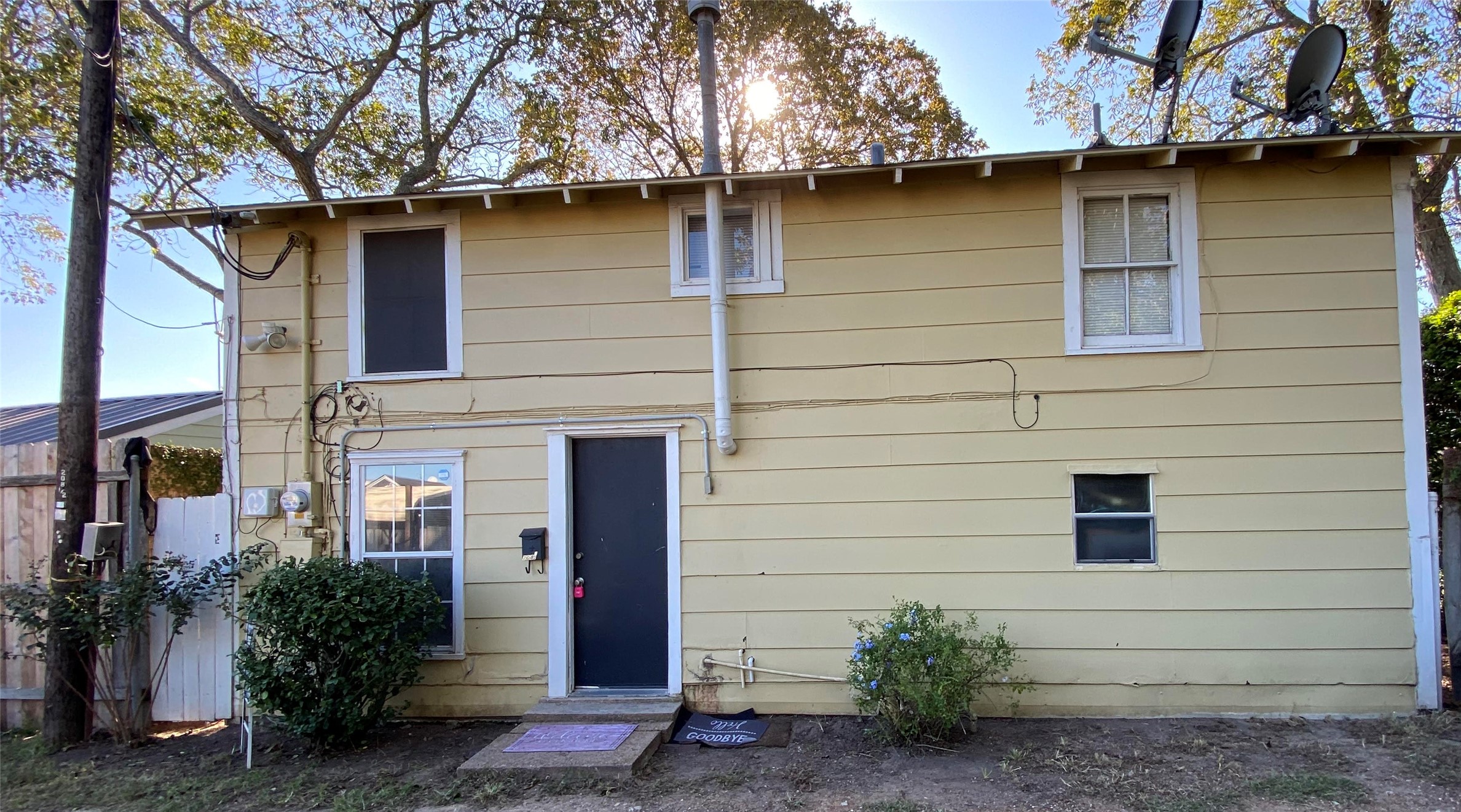 208 1/2 Avenue A Property Photo 28