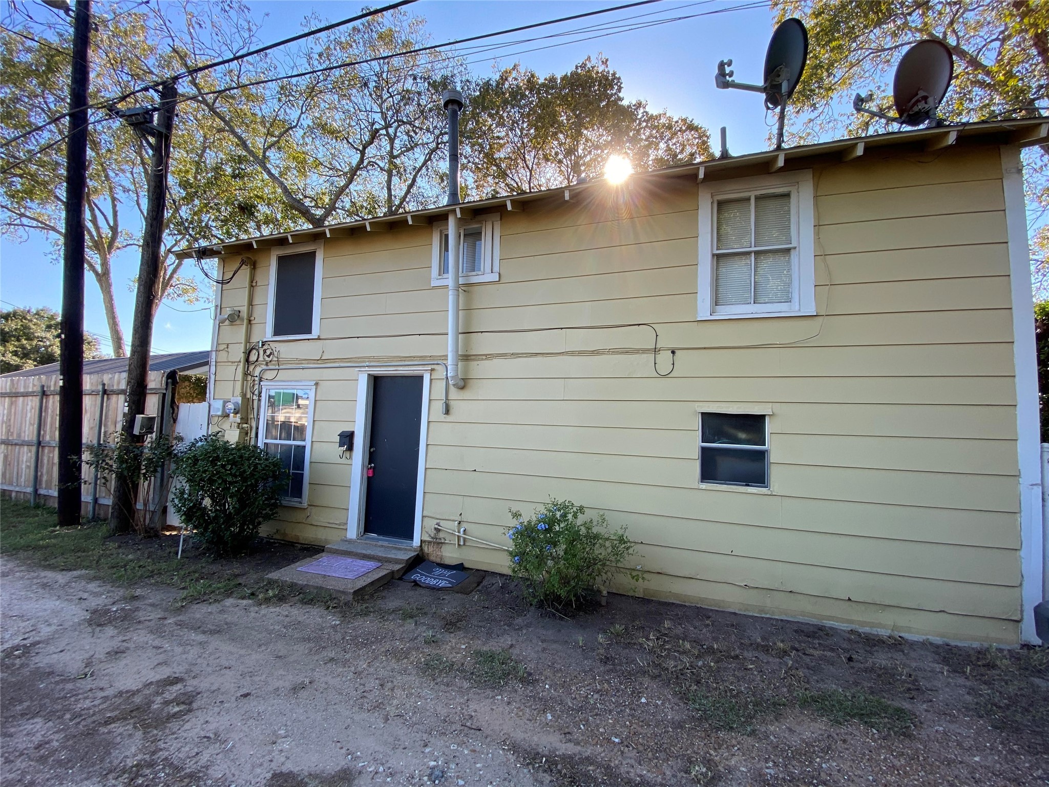 208 1/2 Avenue A Property Photo 29