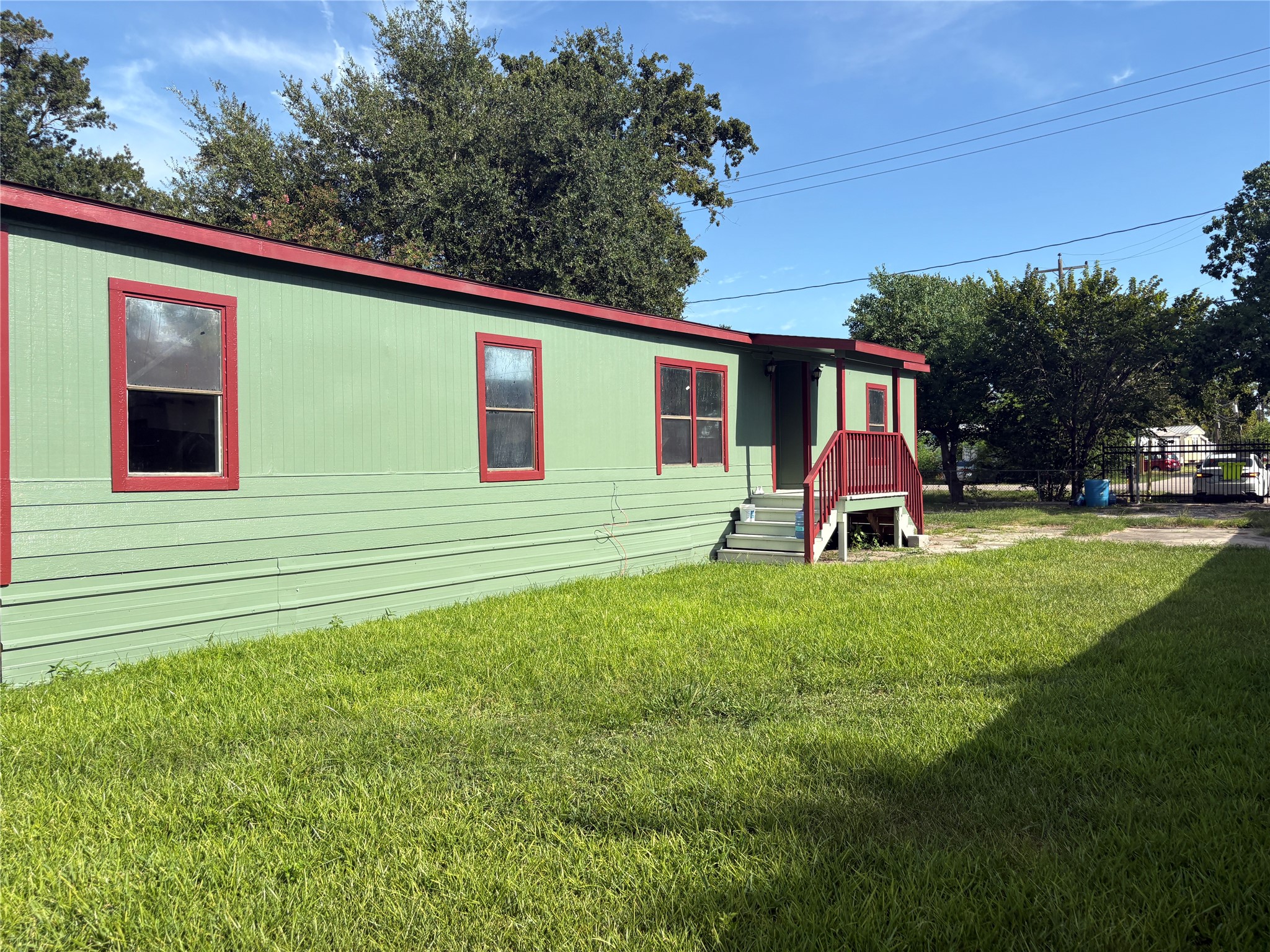 16211 N Shore Drive Property Photo 2