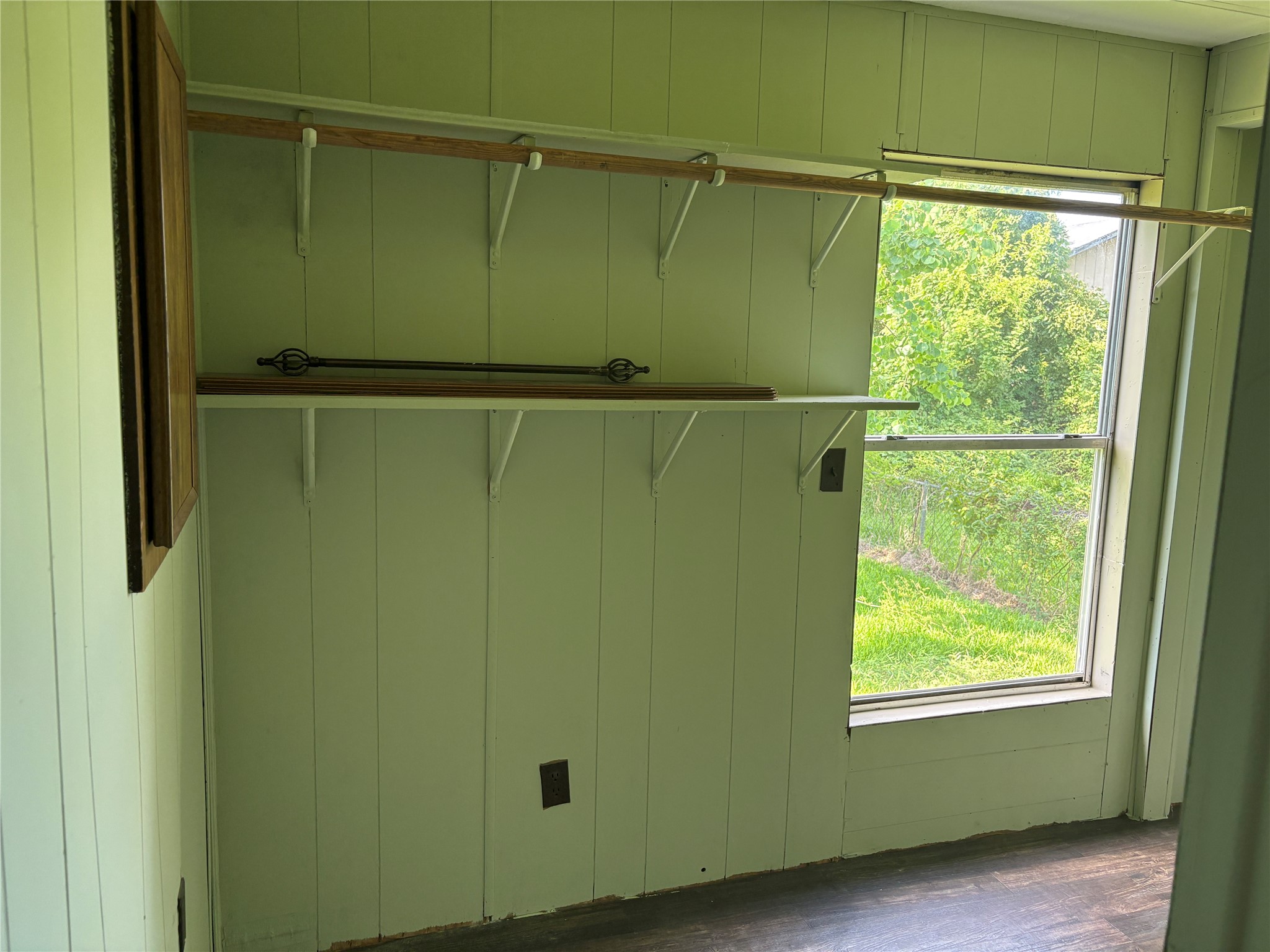16211 N Shore Drive Property Photo 11