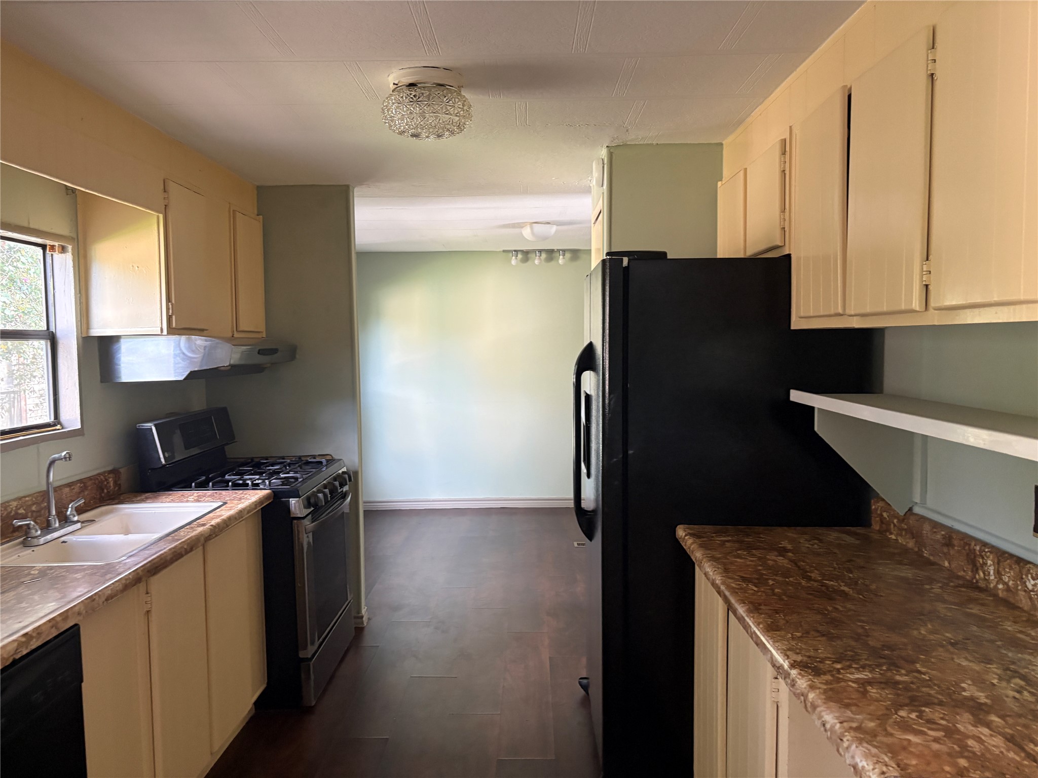 16211 N Shore Drive Property Photo 12