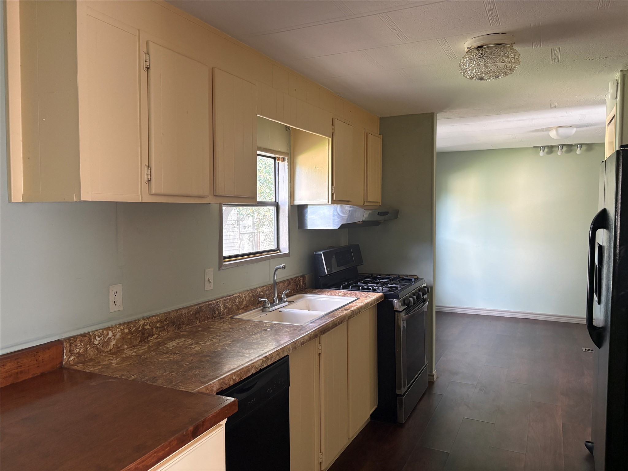 16211 N Shore Drive Property Photo 16