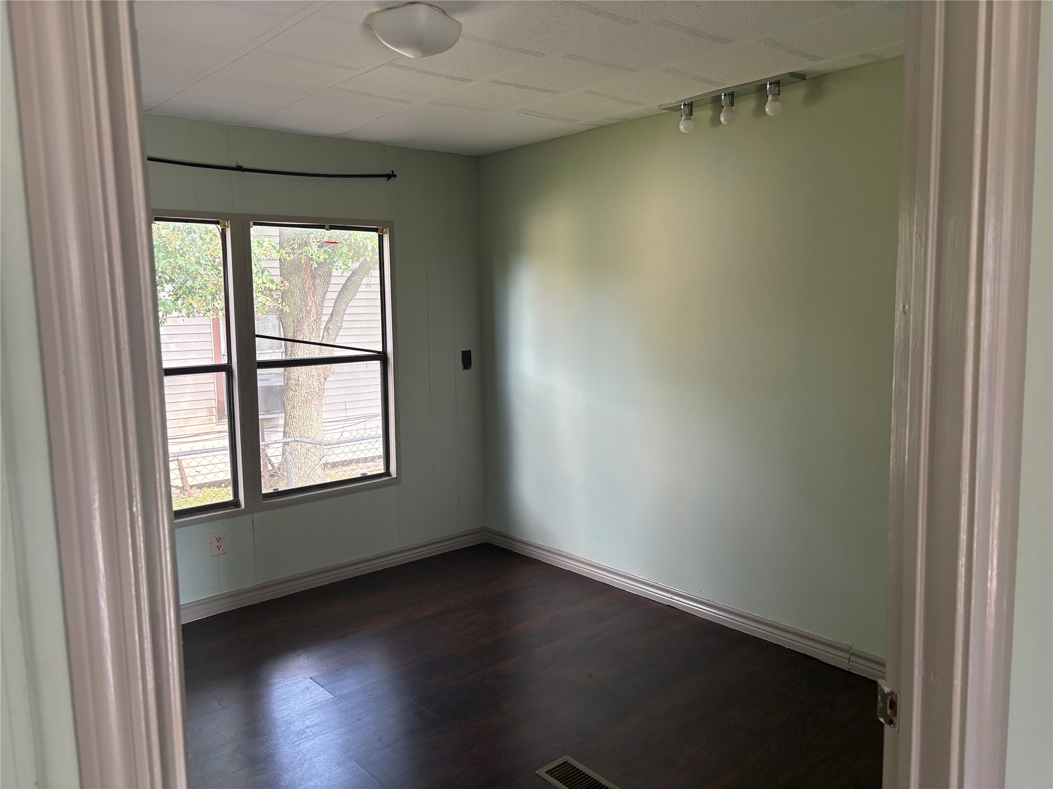 16211 N Shore Drive Property Photo 19