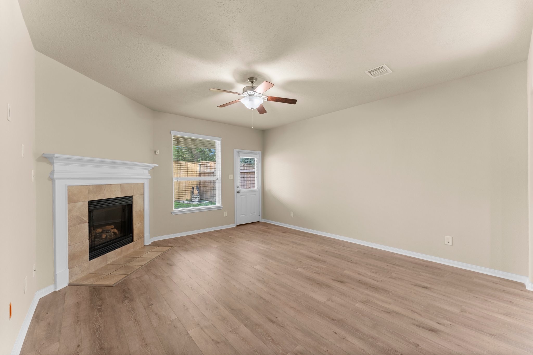 20119 Ray Falls Drive Property Photo 4