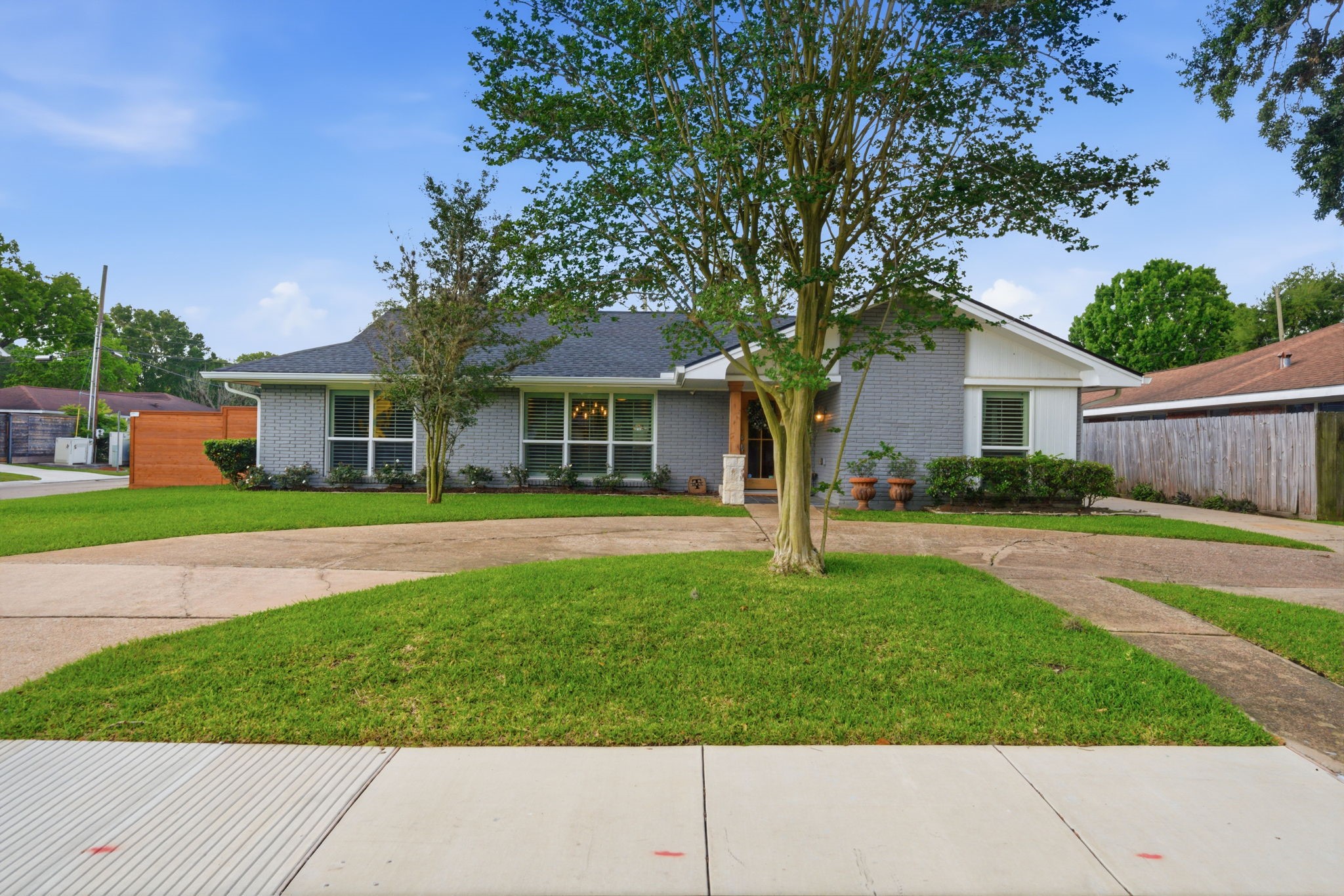 4801 Willowbend Boulevard Property Photo 2