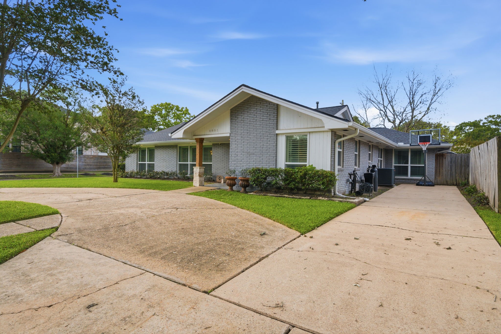 4801 Willowbend Boulevard Property Photo 3