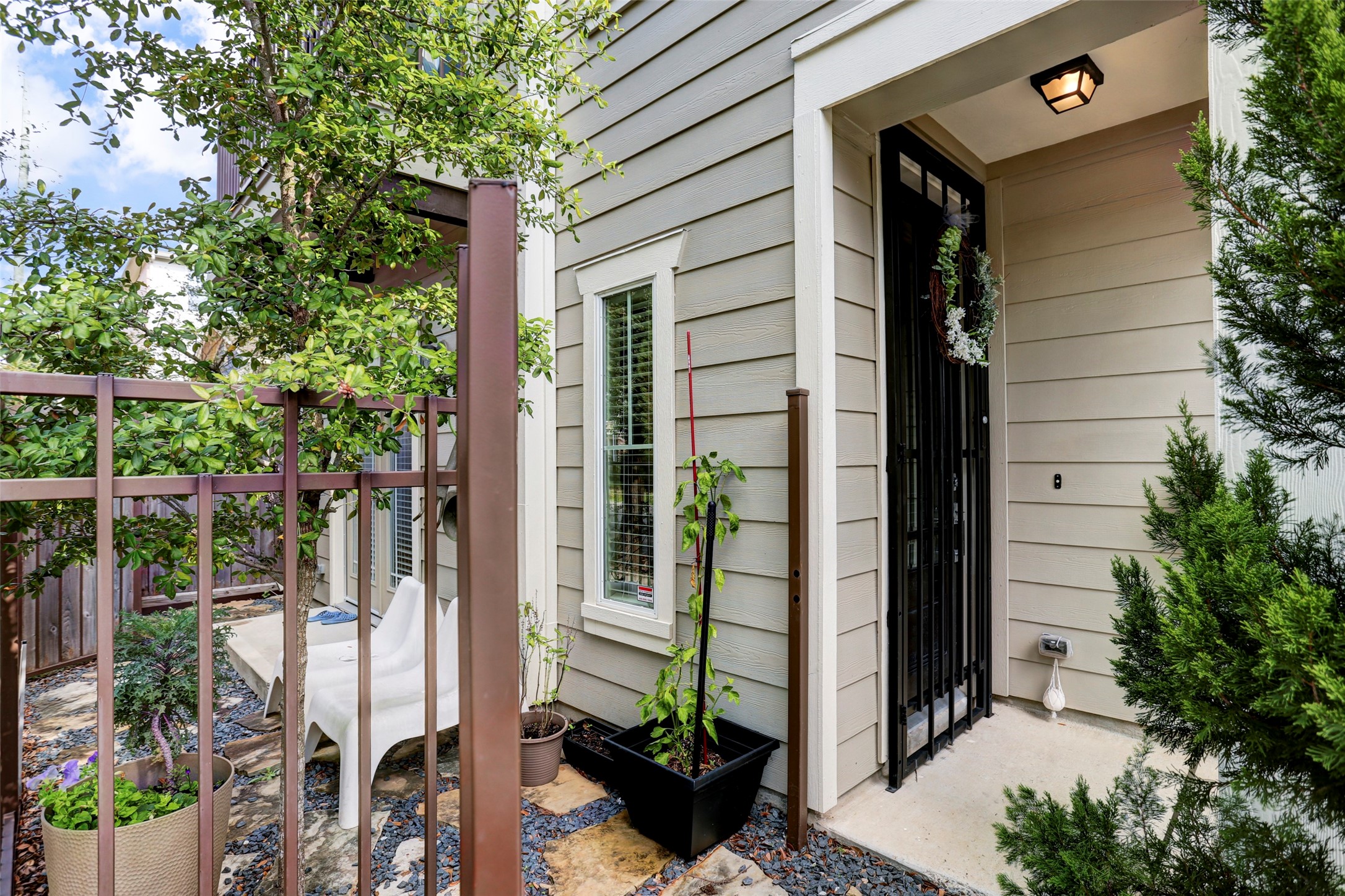 2406 Beall Street D Property Photo 3