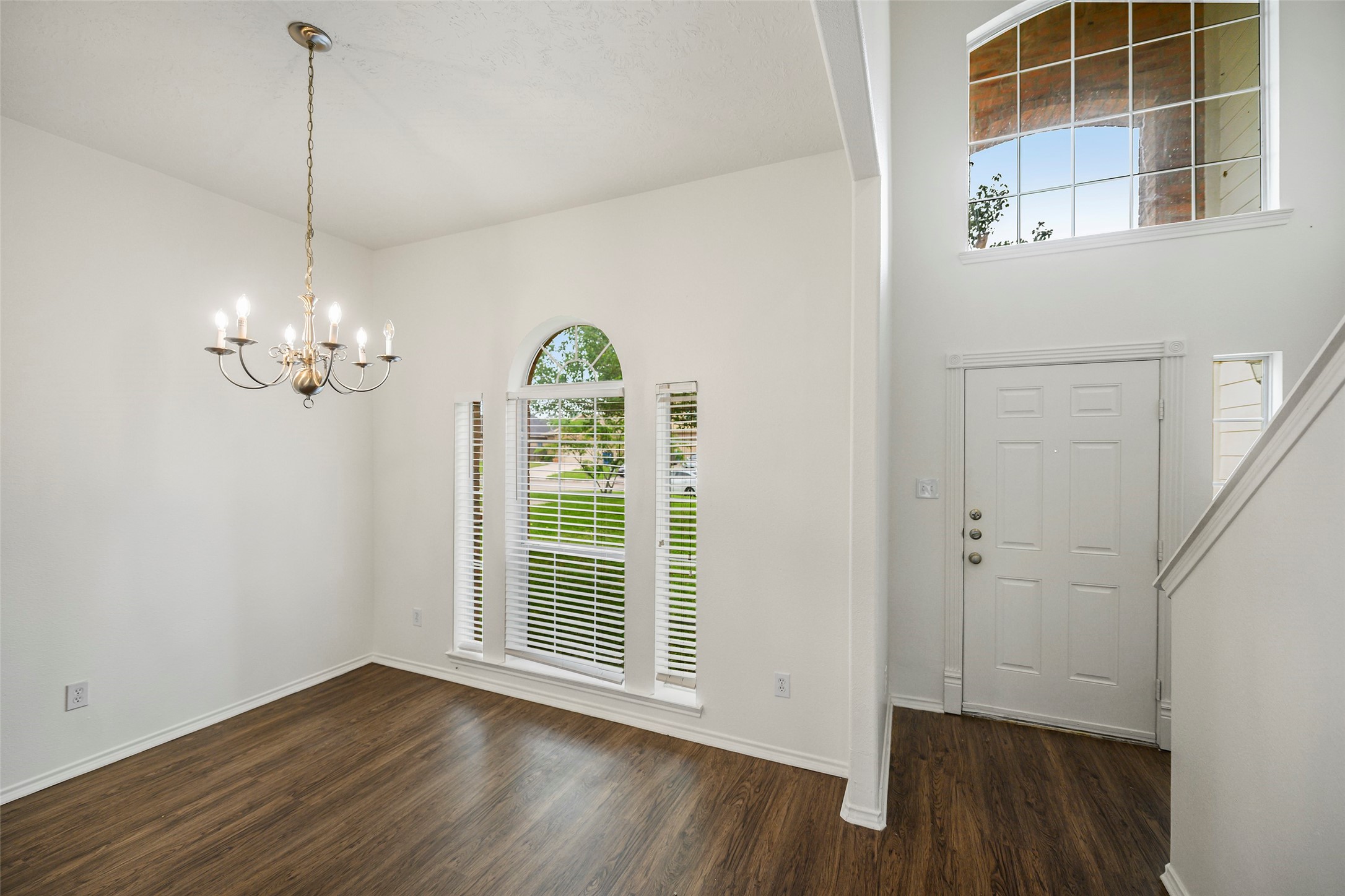 18401 Sunrise Oaks Court Property Photo 6