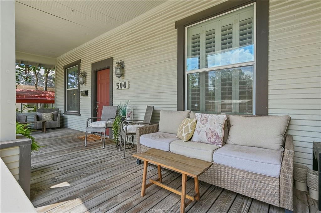 504 W 28th Street Property Photo 2