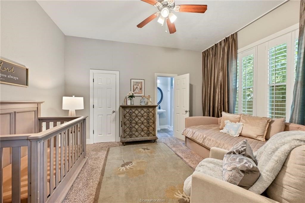 504 W 28th Street Property Photo 11