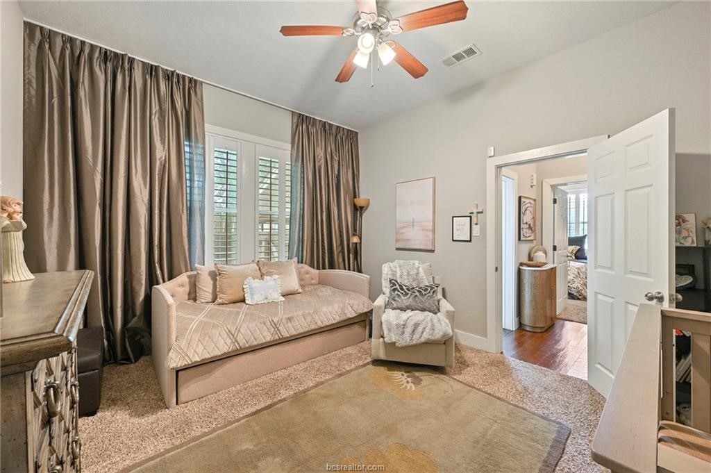 504 W 28th Street Property Photo 12