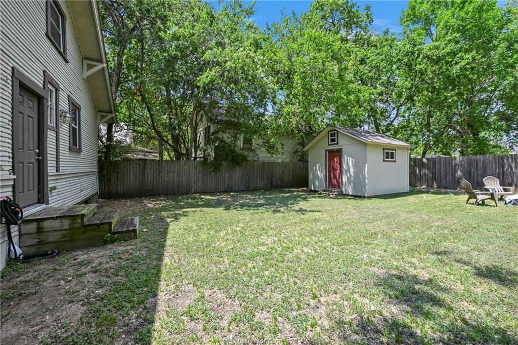 504 W 28th Street Property Photo 16