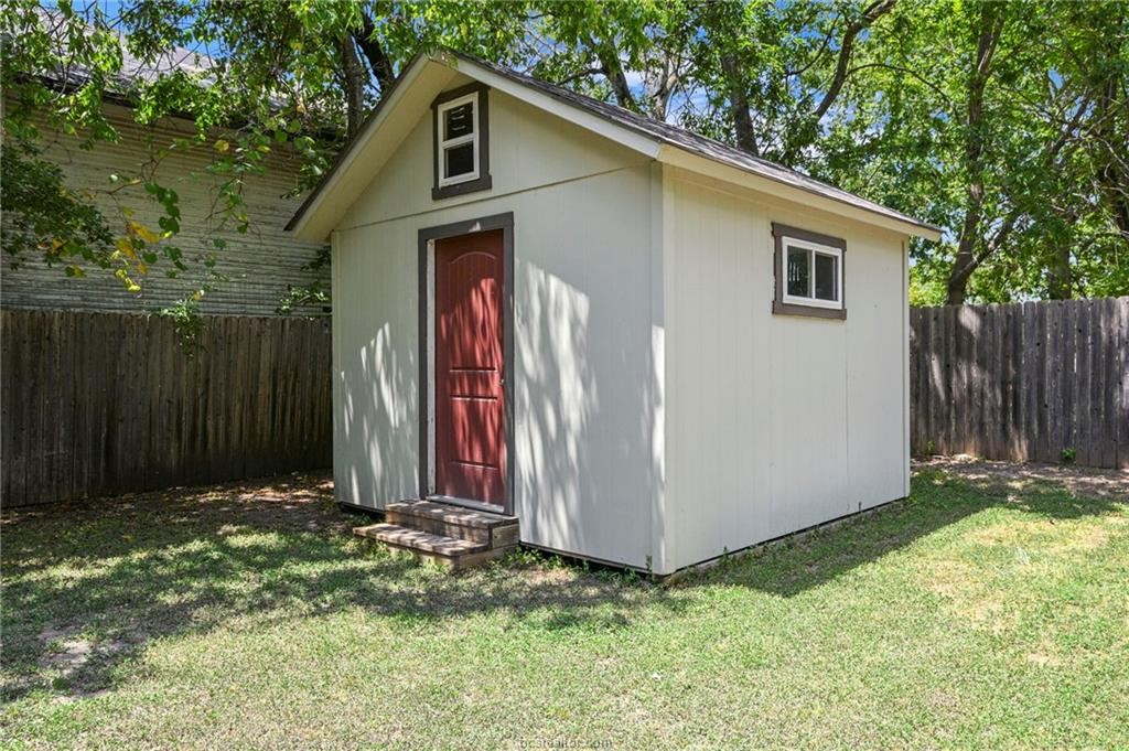 504 W 28th Street Property Photo 17