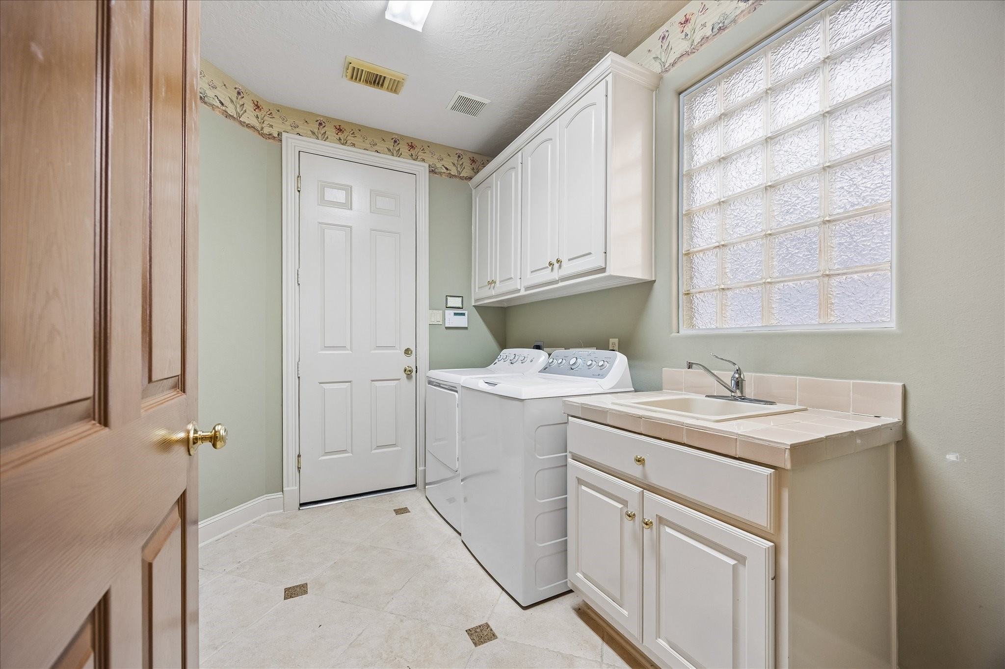 14239 Flower Creek Lane Property Photo 9