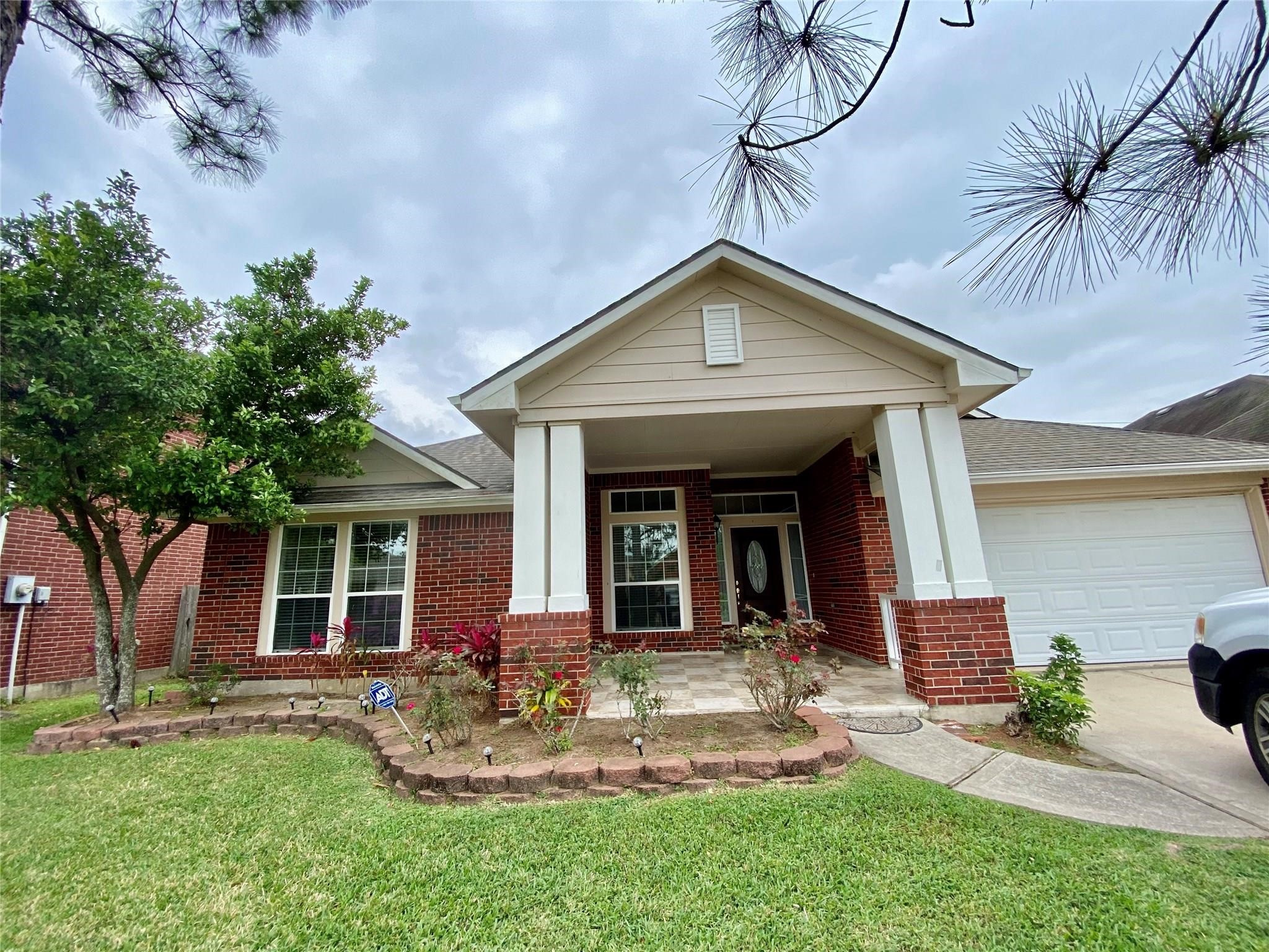 10323 Stanbrook Drive Property Photo 1