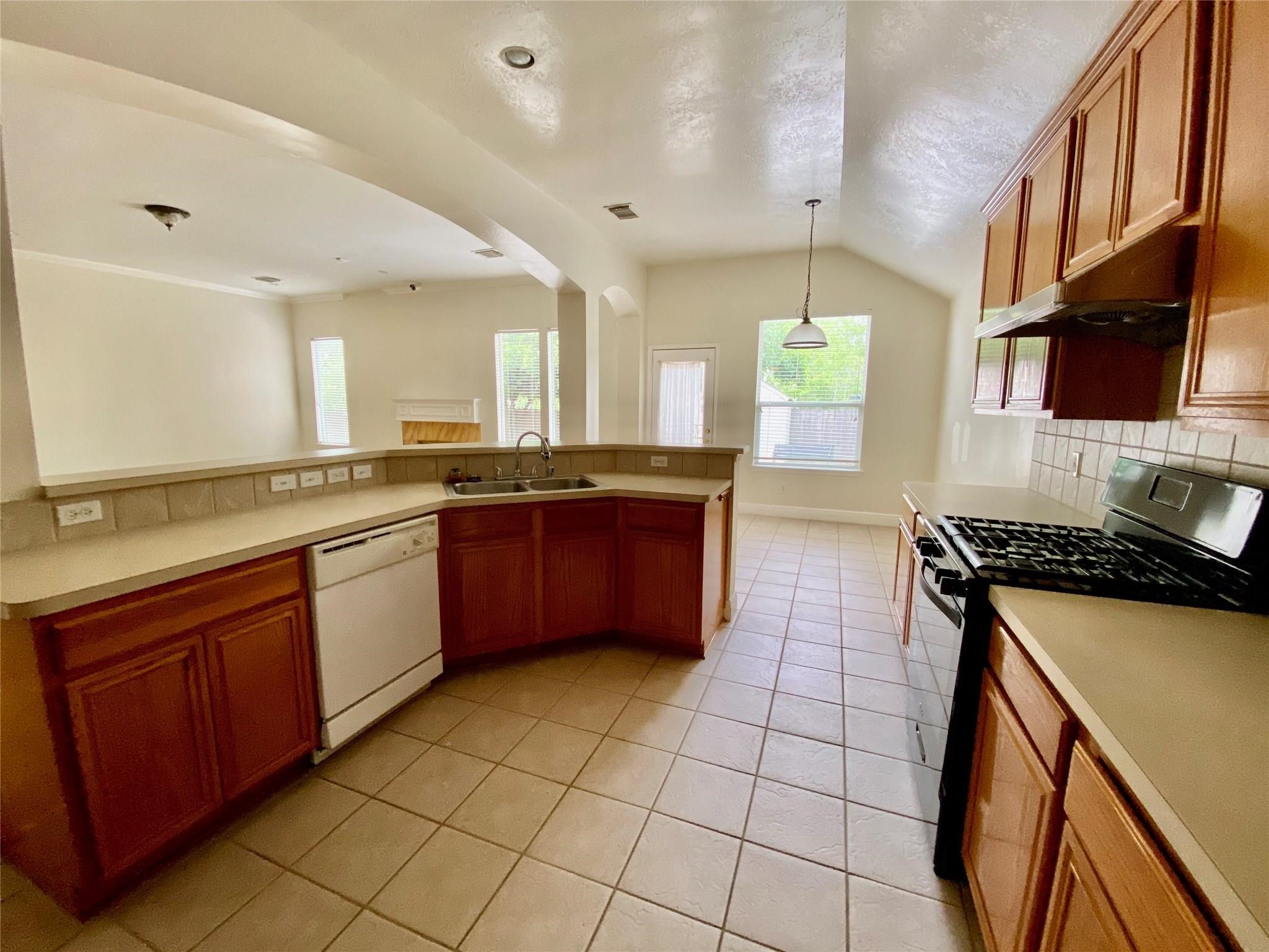 10323 Stanbrook Drive Property Photo 10