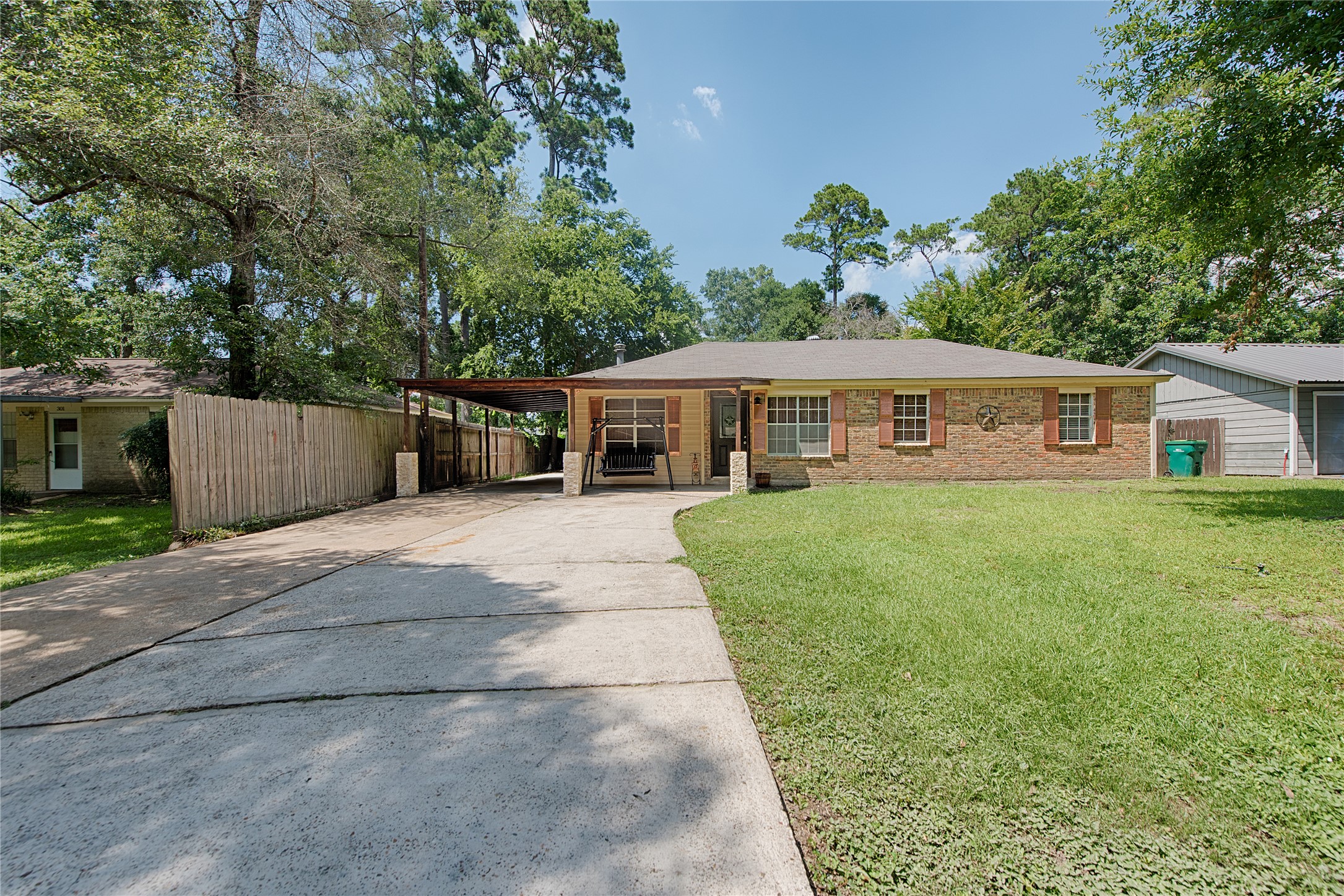 303 Spring Stream Bend Property Photo 1