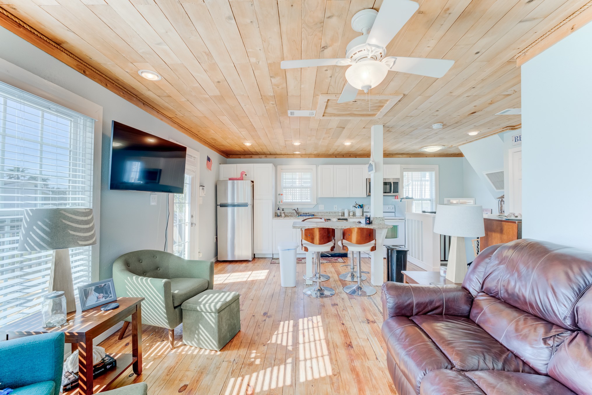 4211 Surf Drive Property Photo 2