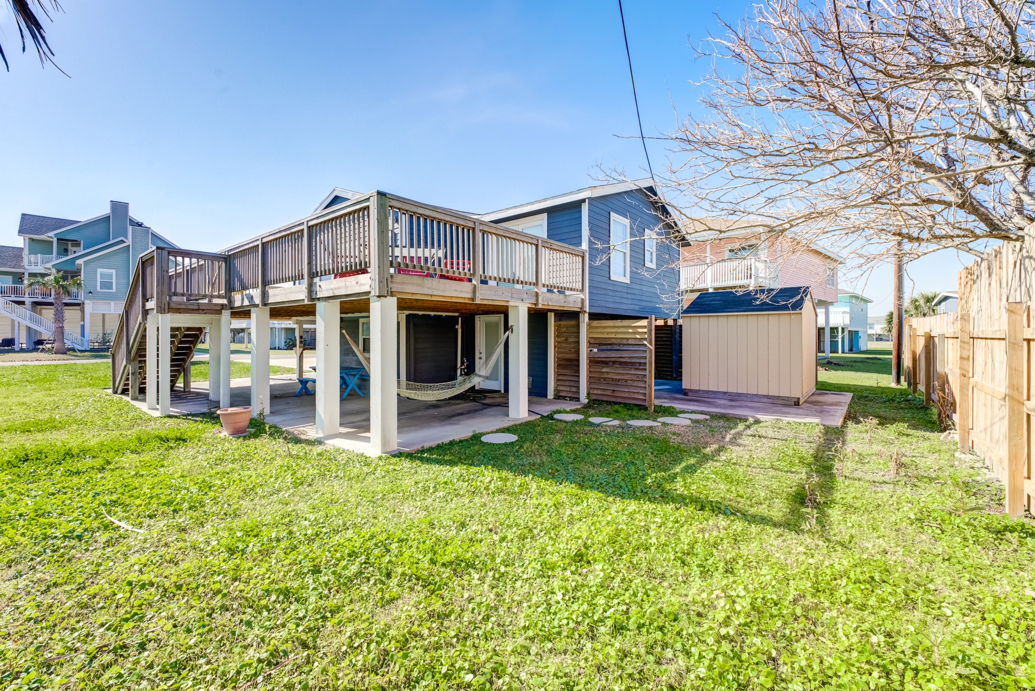 4211 Surf Drive Property Photo 8