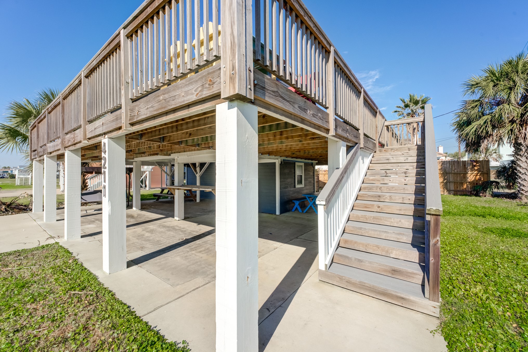 4211 Surf Drive Property Photo 9