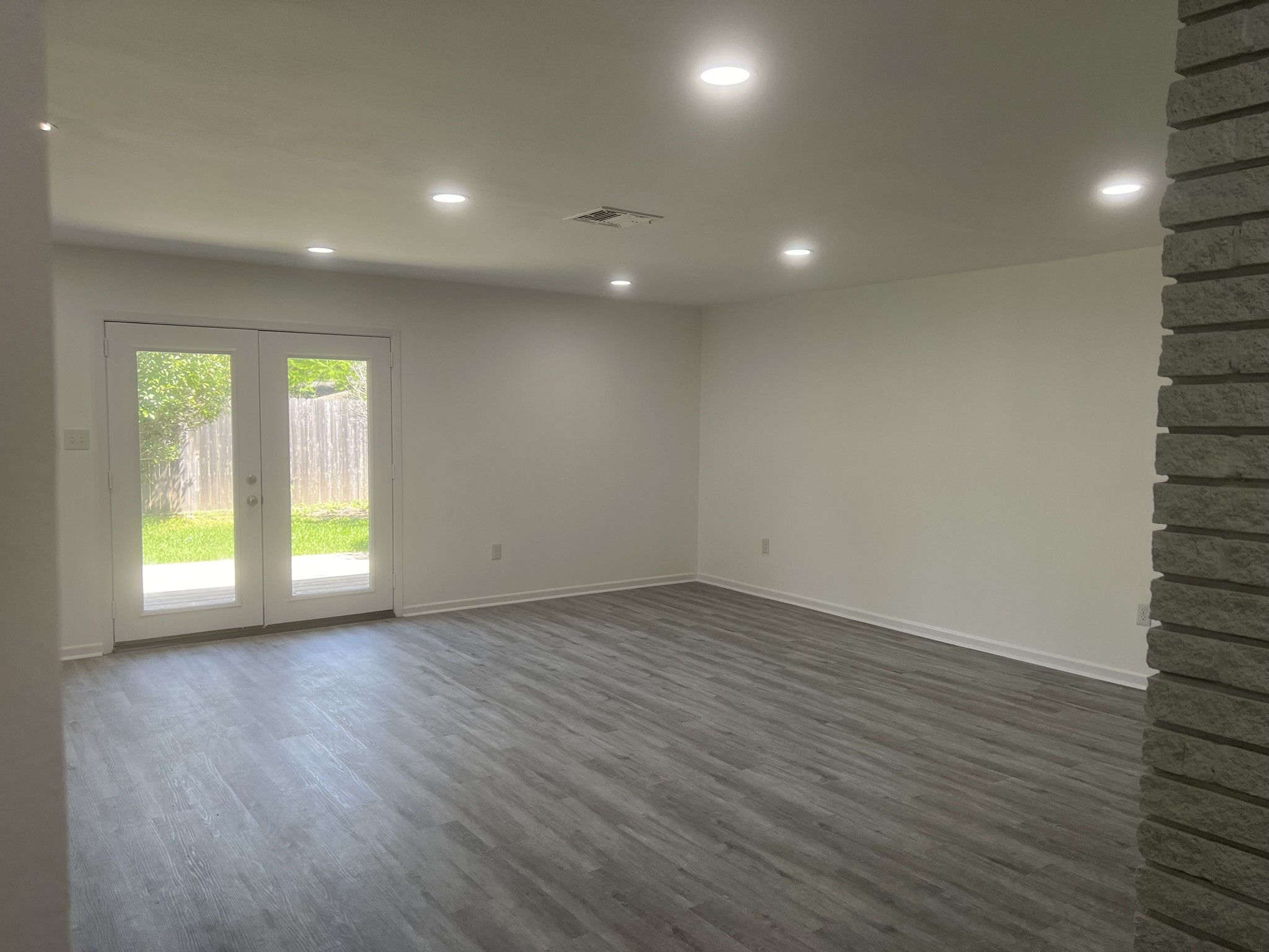 9007 Dunlap Street Property Photo 10