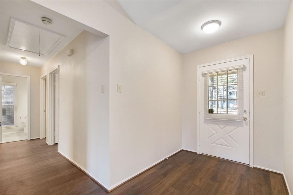 108 N Deerfoot Circle Property Photo 3