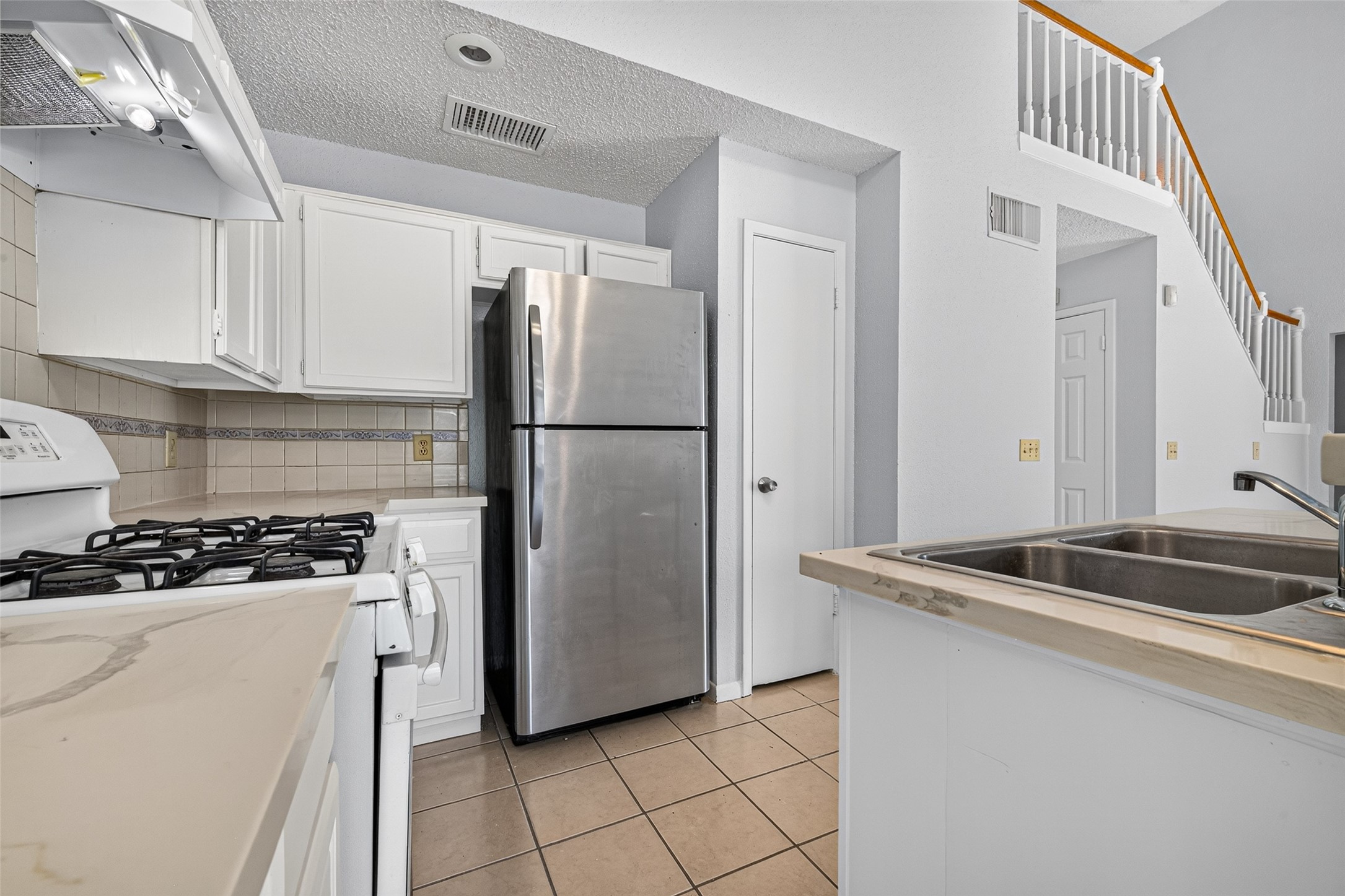 4419 Treasure Trl Property Photo 10