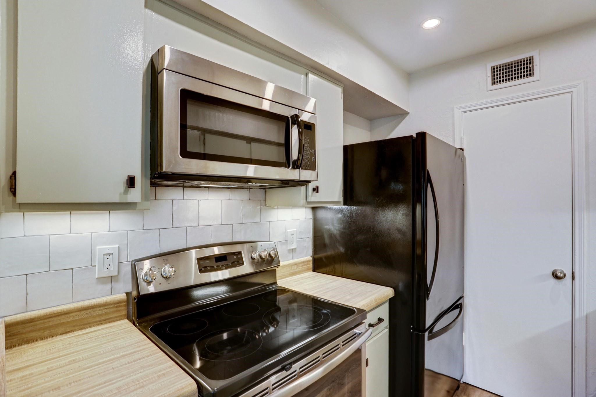 700 Thicket Lane 1004 Property Photo 6