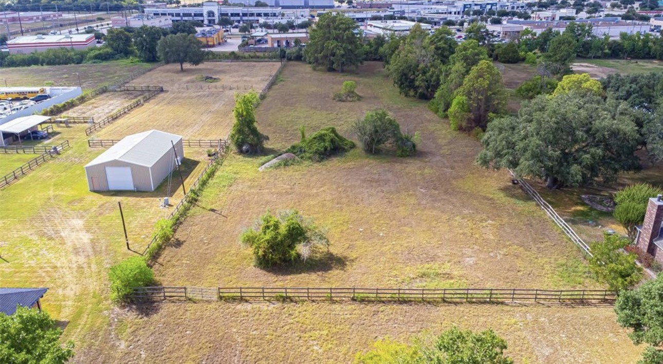 17303 Swansbury Drive Property Photo 6