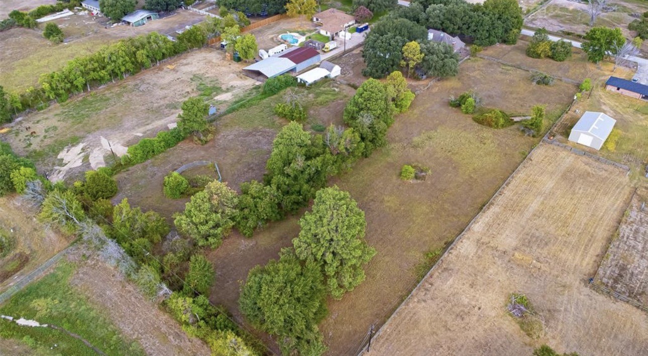 17303 Swansbury Drive Property Photo 8