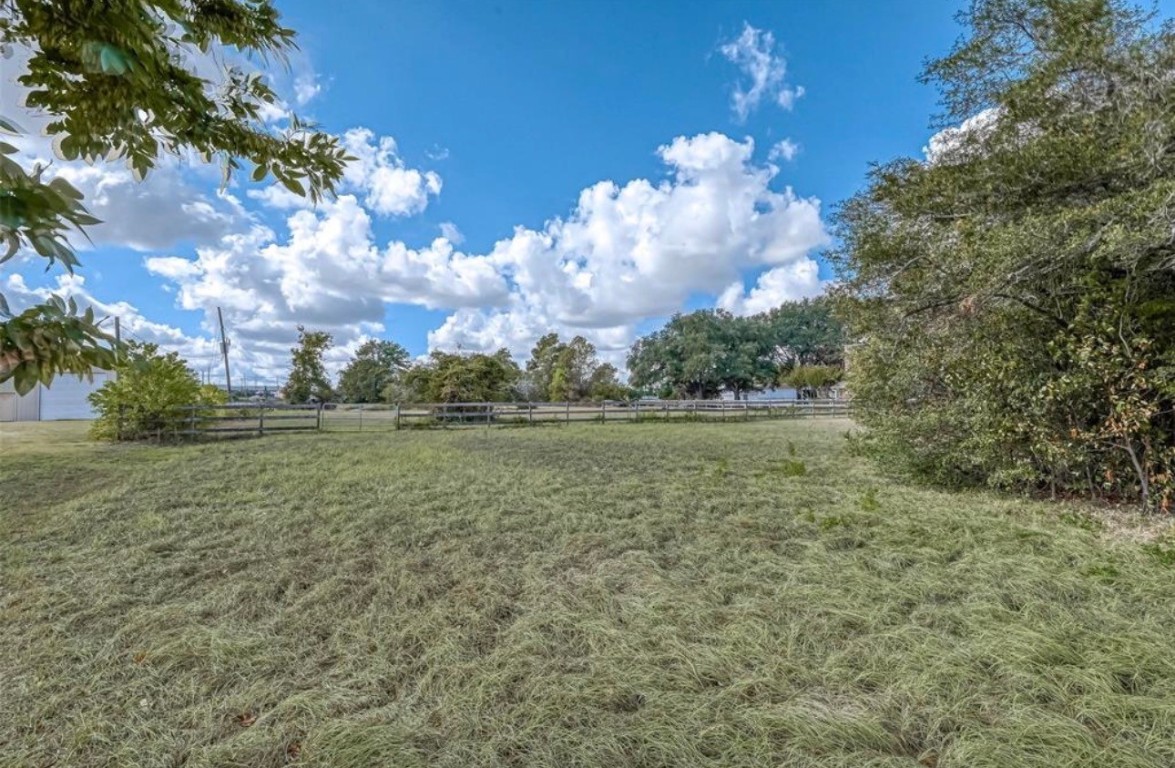 17303 Swansbury Drive Property Photo 11