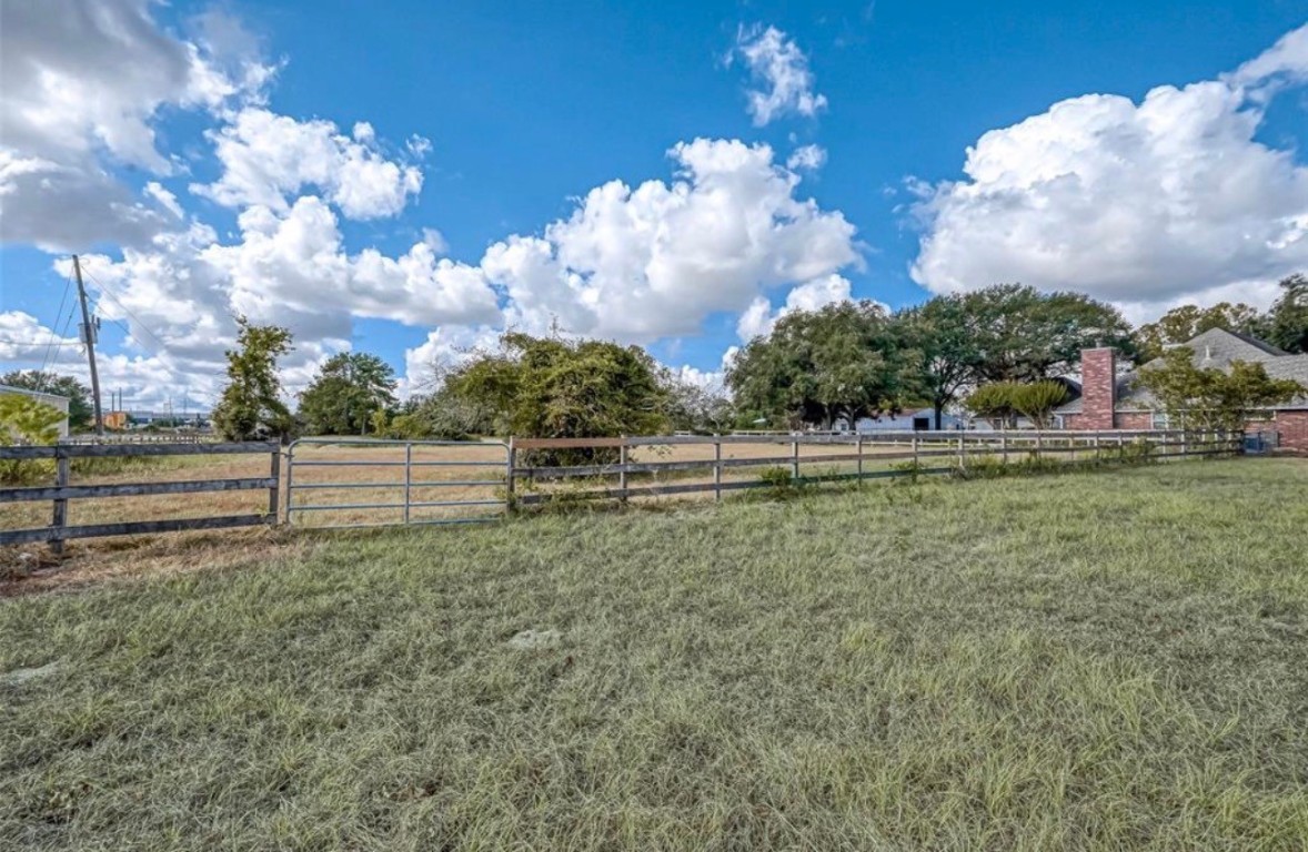 17303 Swansbury Drive Property Photo 12