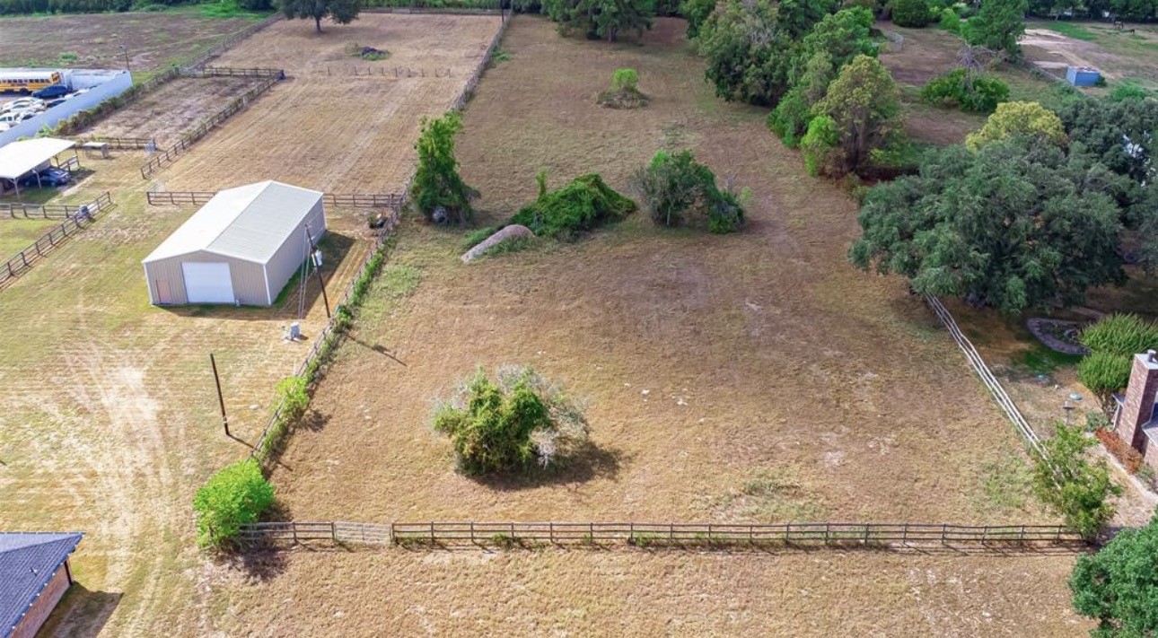 17303 Swansbury Drive Property Photo 19