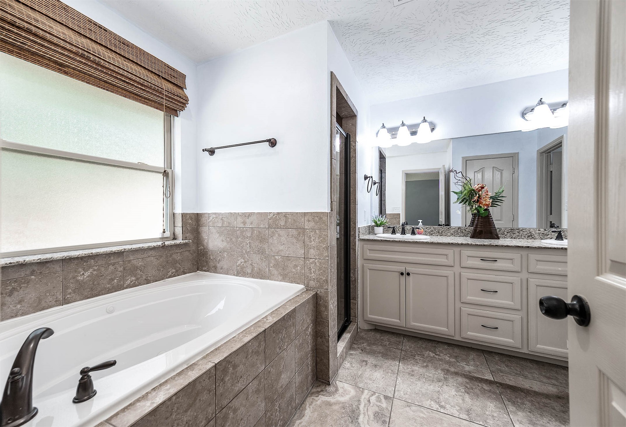 13722 Vail Drive Property Photo 27