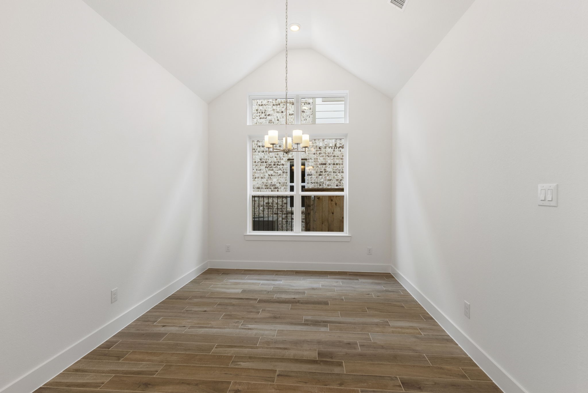 8011 Fenway Heights Drive Property Photo 4