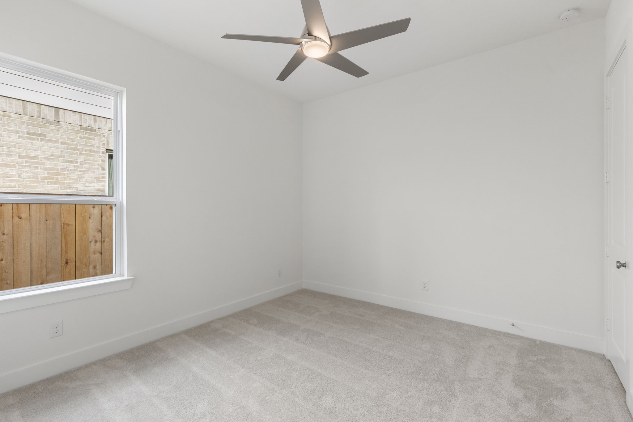 8011 Fenway Heights Drive Property Photo 8