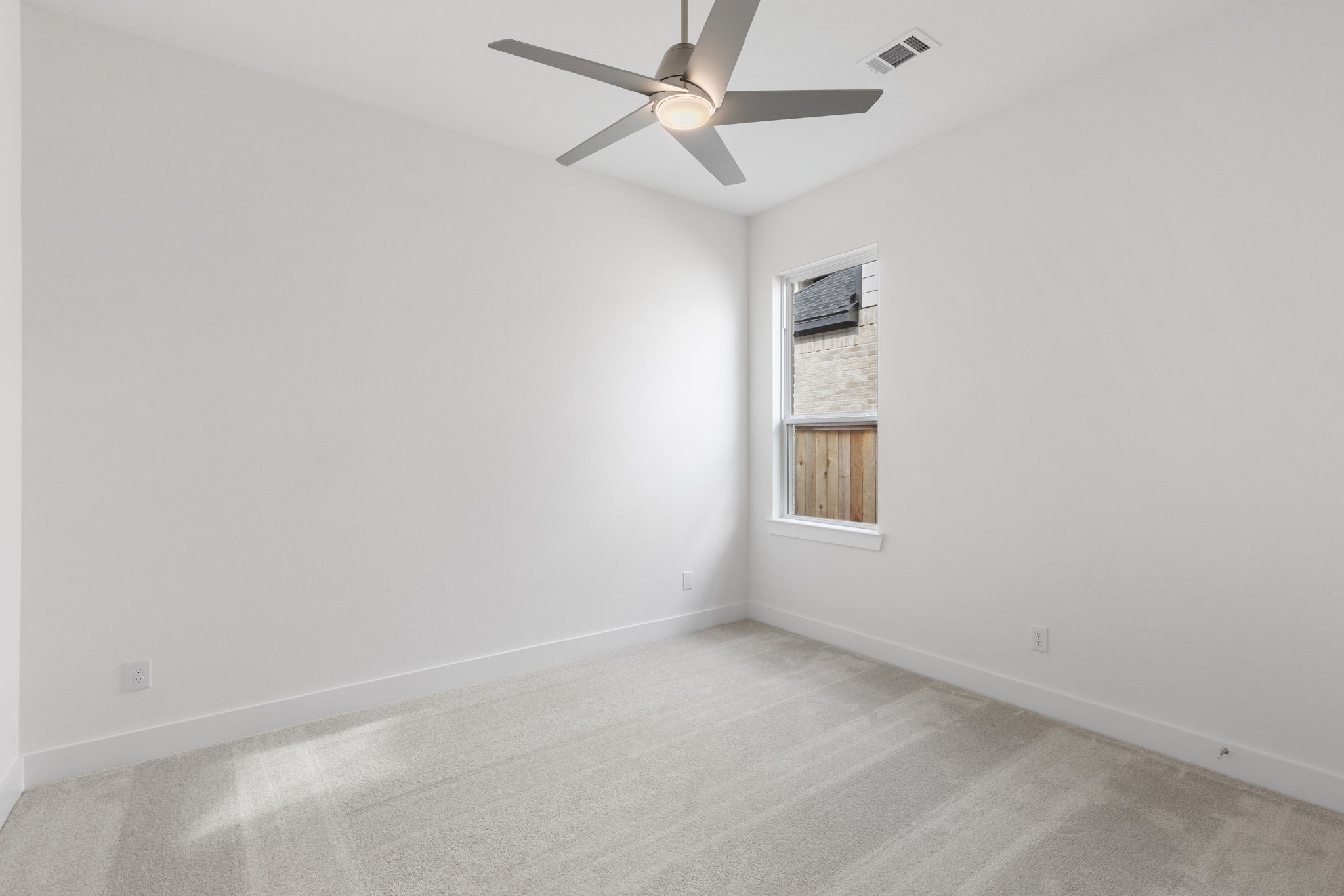 8011 Fenway Heights Drive Property Photo 12