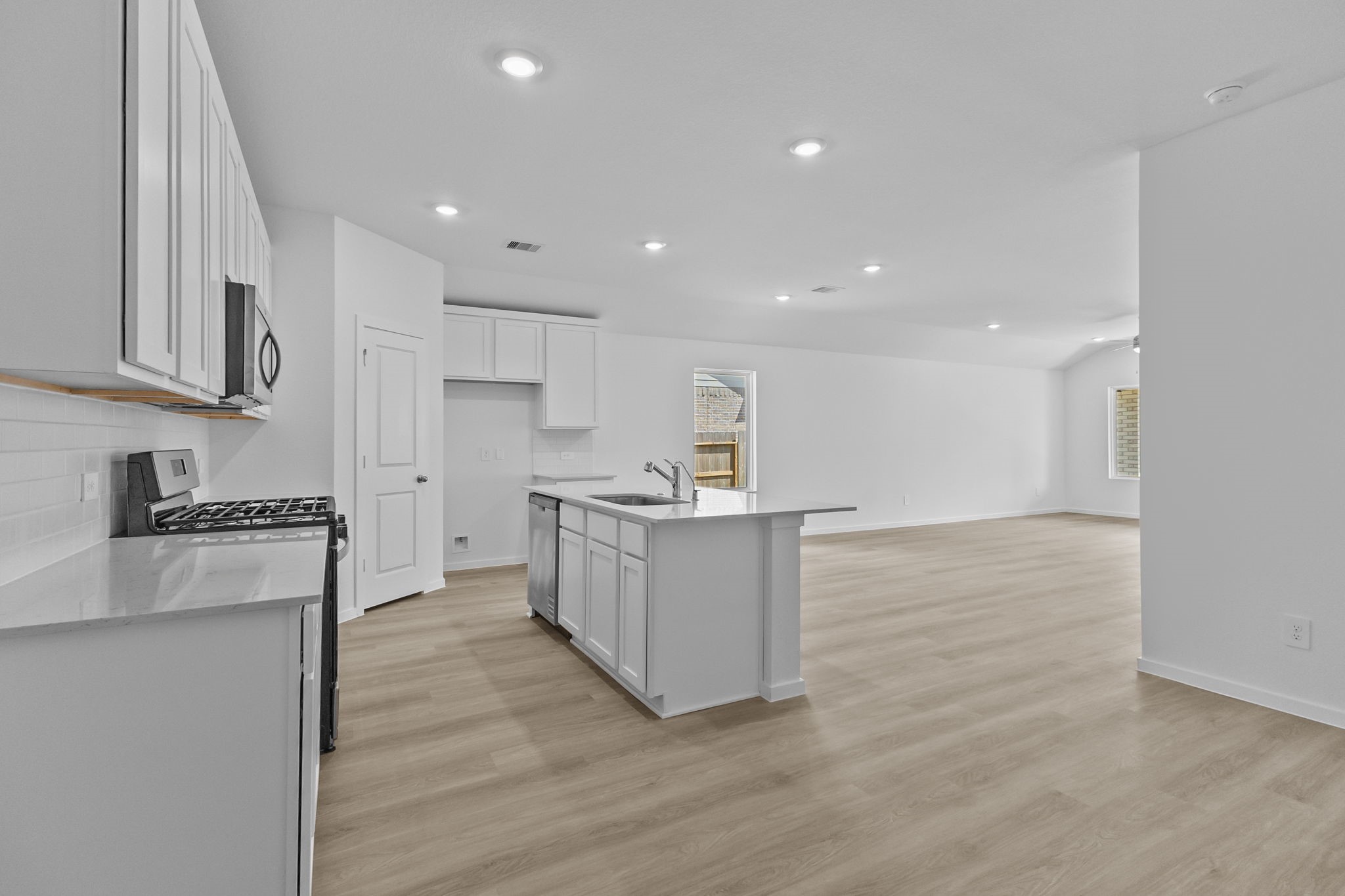4056 Sun Burst Lane Property Photo 8