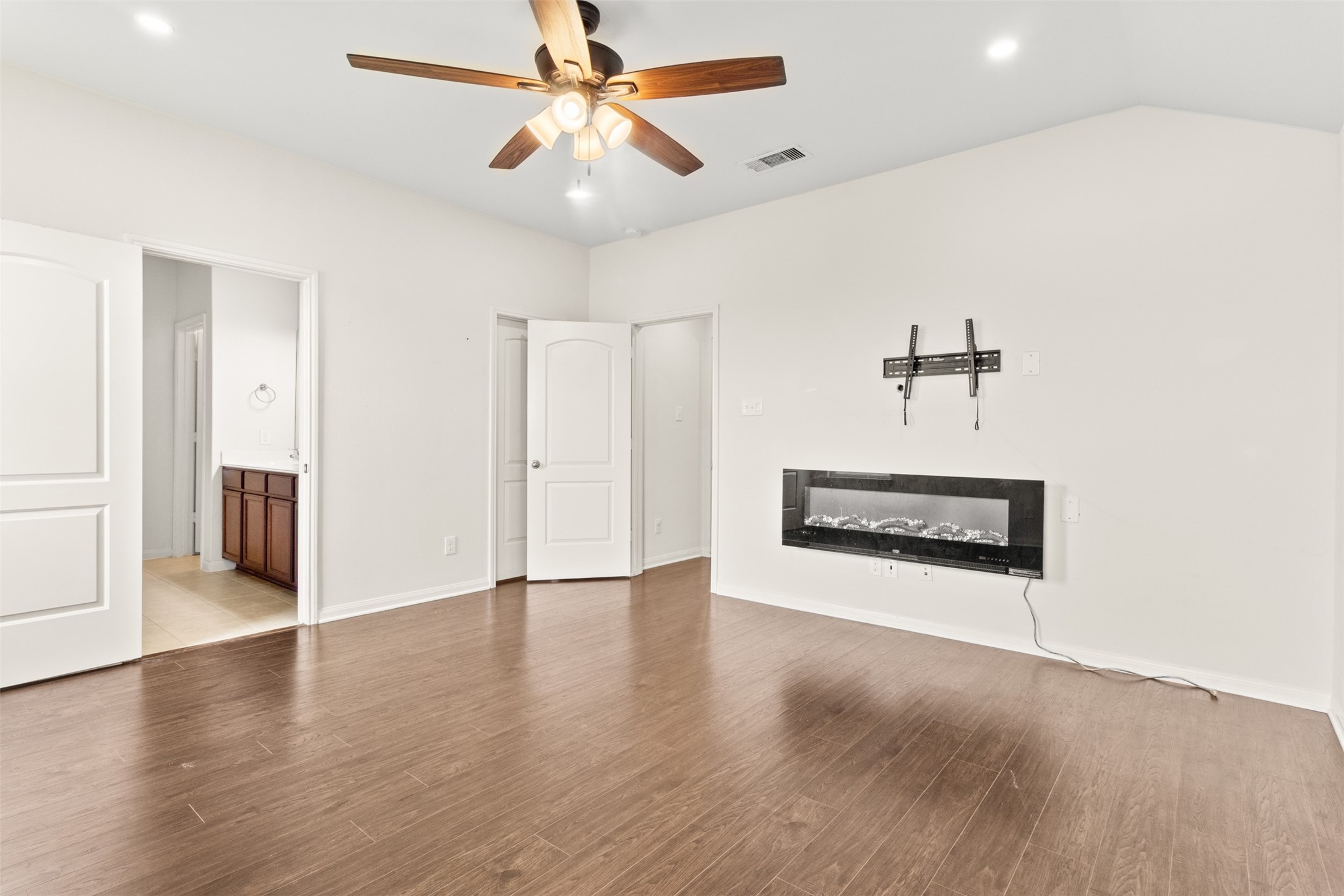9426 Grand Spark Drive Property Photo 16